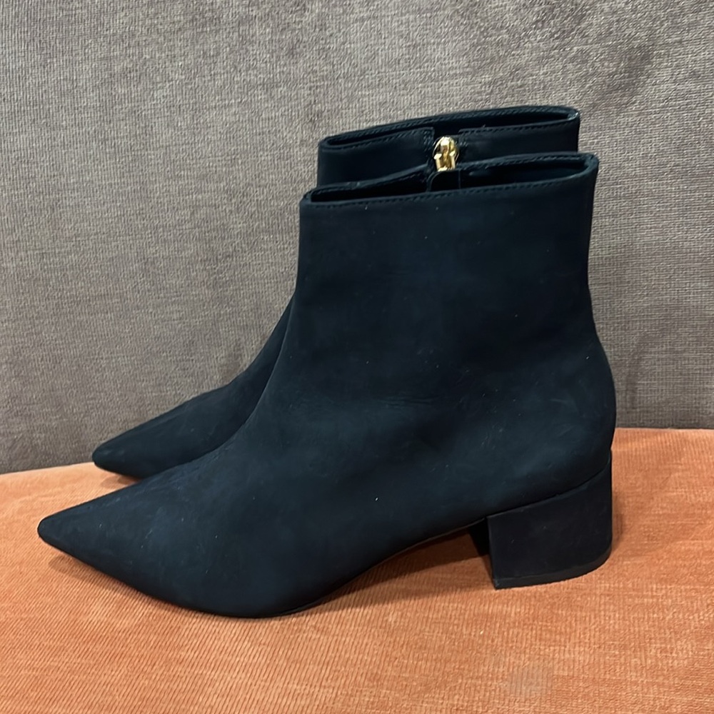 L’intervalle Black Suede Leather ankle booties 1.5” block heel size 7 US